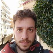 Specializzato in Archeologia, laureato in Lettere con il massimo dei voti, impartisce lezioni di greco, latino e di tutte le altre materie umanistiche per liceali. Puntualità e serietà massima